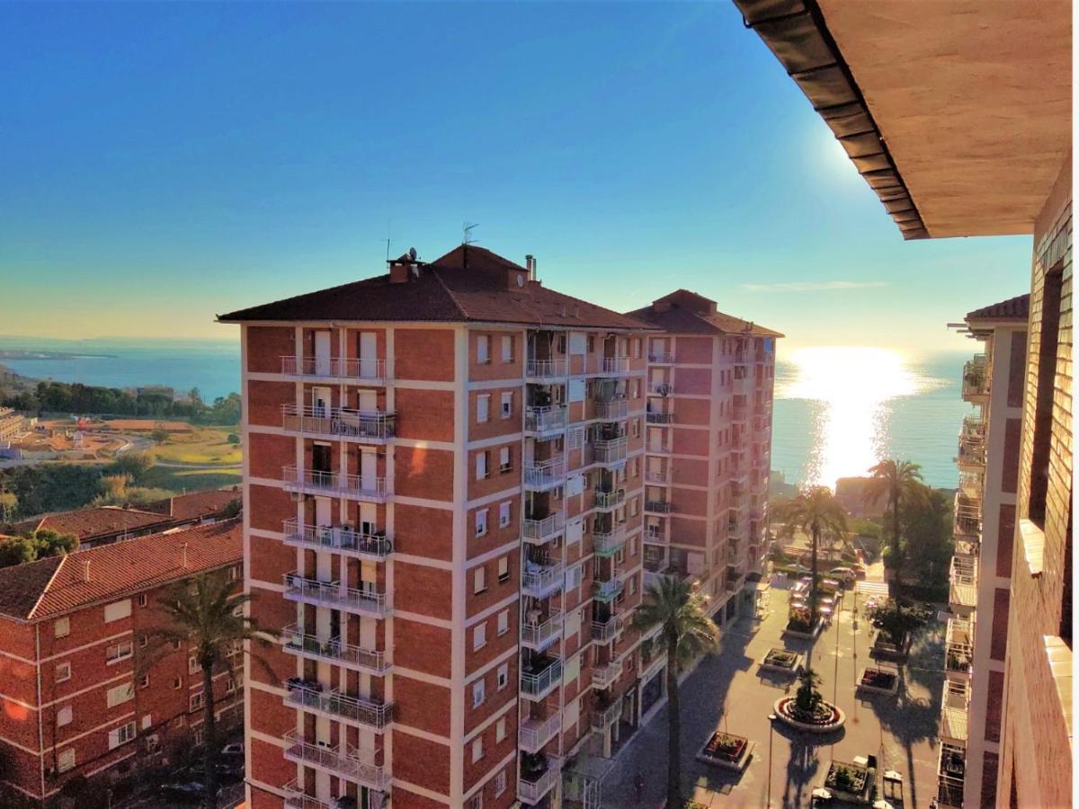 Helena Seaview & Beach-Apartment Montgat Bagian luar foto