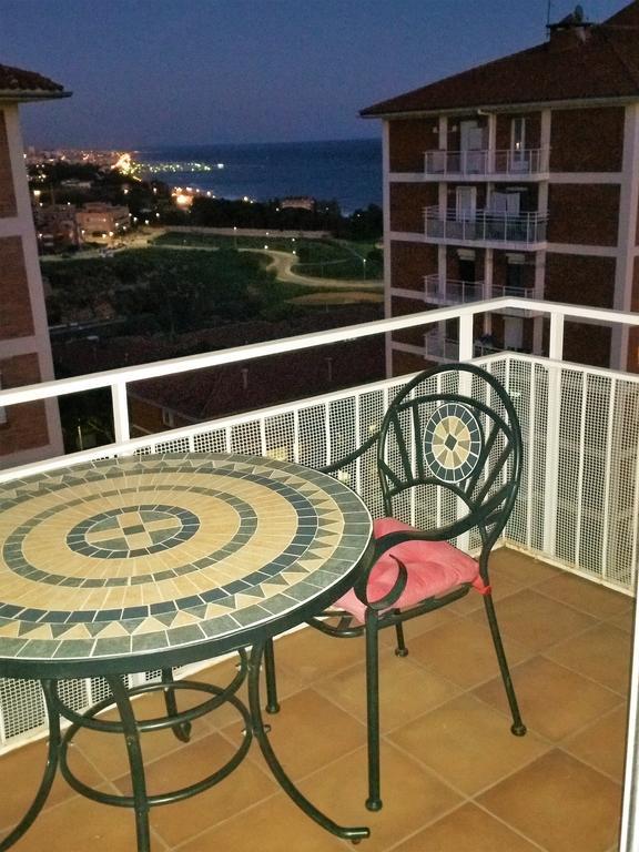 Helena Seaview & Beach-Apartment Montgat Bagian luar foto