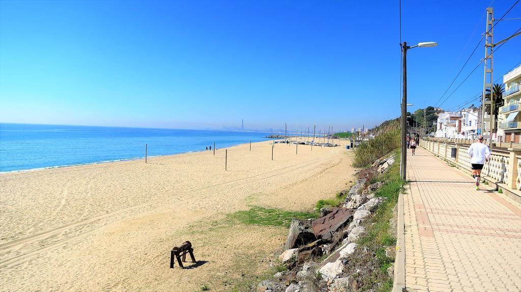 Helena Seaview & Beach-Apartment Montgat Bagian luar foto